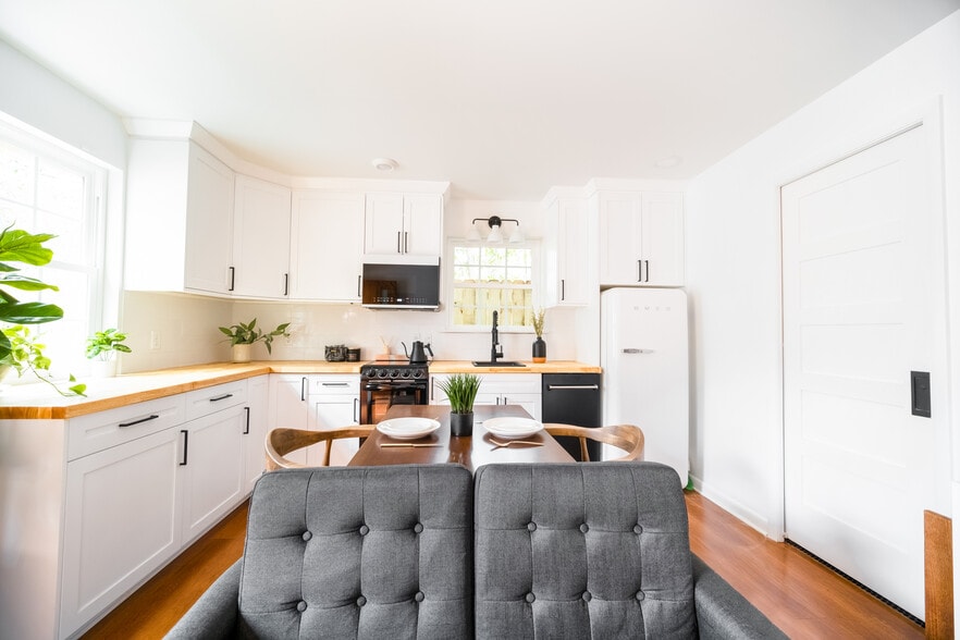 Kitchen - 420 College Blvd