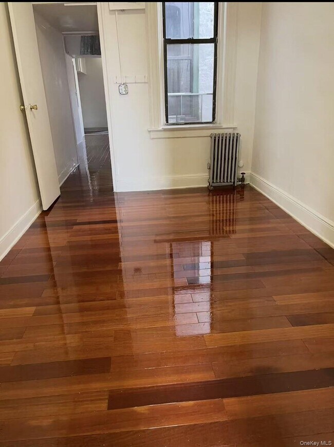 Building Photo - 185 Menahan St