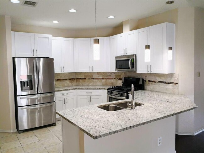 Building Photo - 17820 Park Valley Dr
