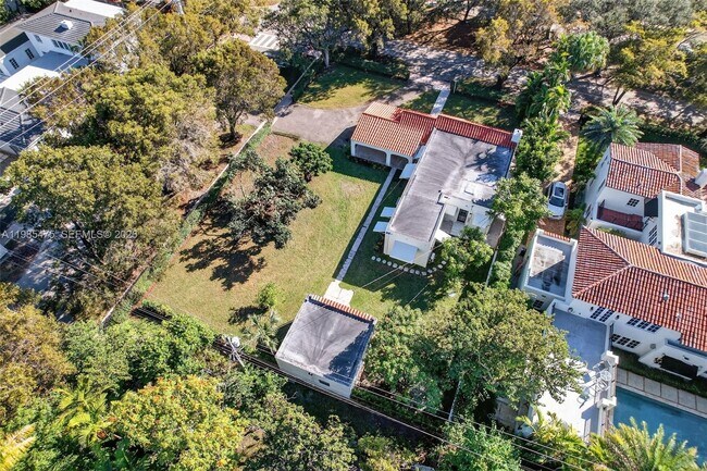 Building Photo - 1305 Alhambra Cir