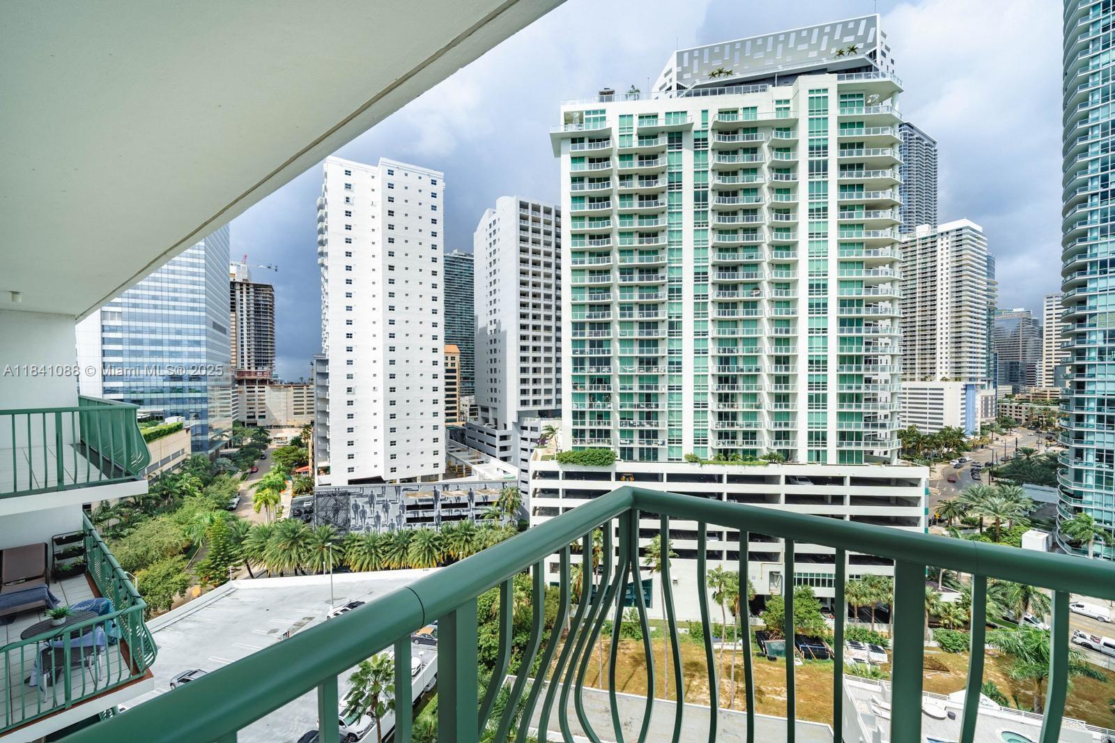 Building Photo - 1408 Brickell Bay Dr