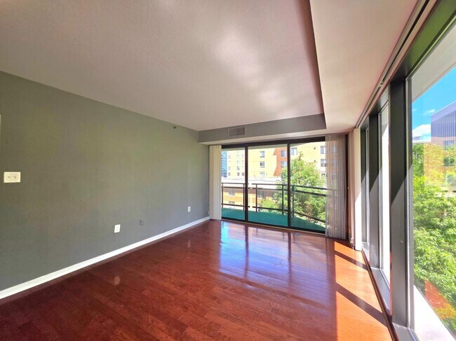 Building Photo - 1530 Key Blvd