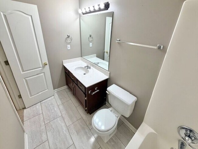 Building Photo - Spacious 3 Bedroom 2 Bath Home With Large Bonus Room Availalbe In Southaven