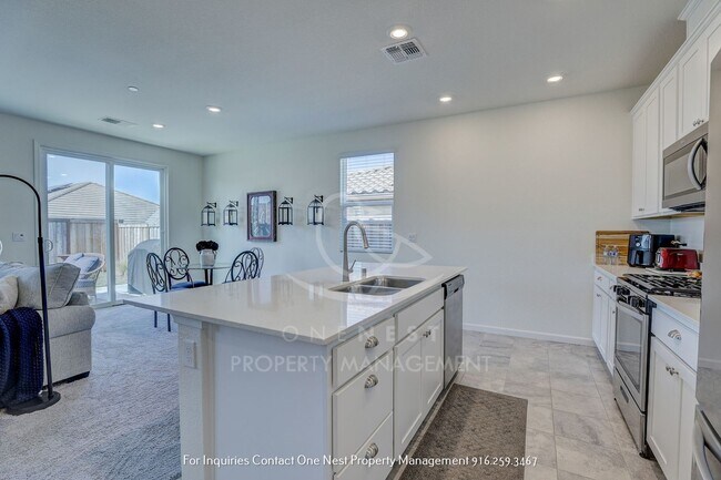 Building Photo - Stunning 4 Bedroom home in Twelve Bridges