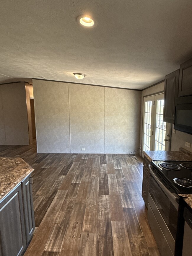 Building Photo - 894 FM 1395