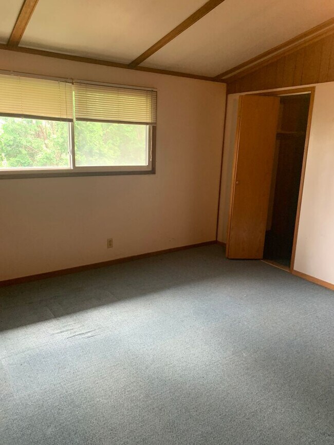 Interior Photo - 1810 N 10th Ave