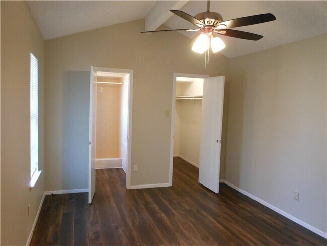 Building Photo - 602 Garden Path Dr