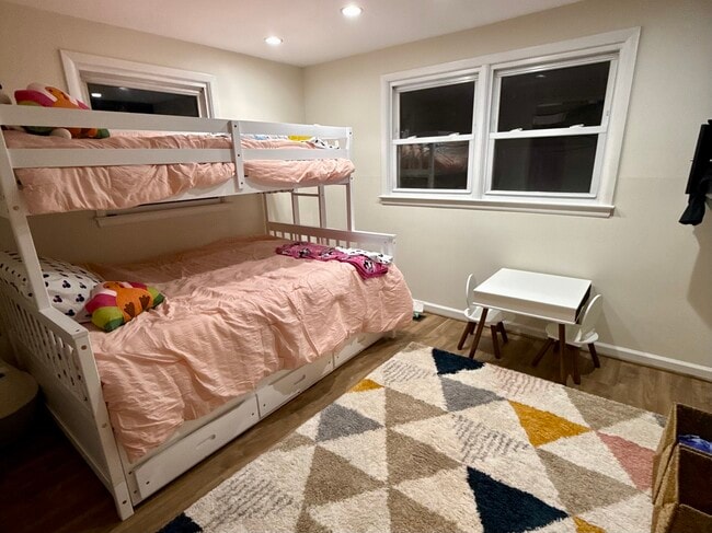 Building Photo - 256 Alley Ave