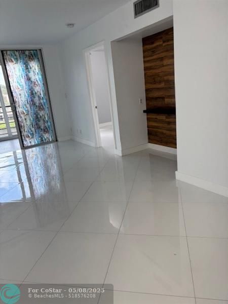 Building Photo - 1811 Sabal Palm Dr