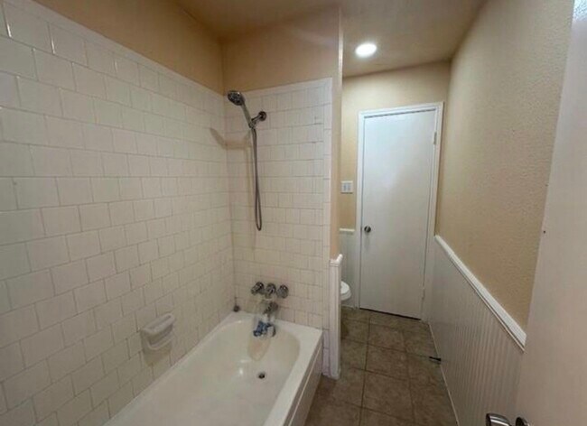 Building Photo - 5921 Arncliffe Dr