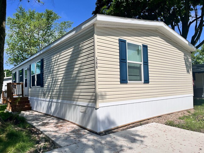 Building Photo - 388 Sterling Dr