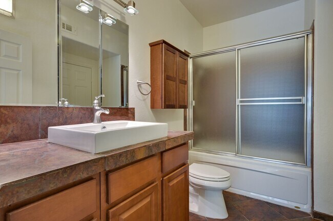Building Photo - Guard Gated!!! Community Pool, Spa!!! Fitn...