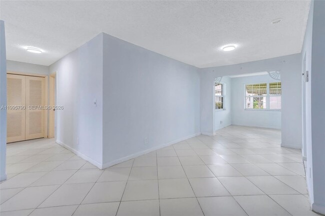 Building Photo - 1005 SW 18th St