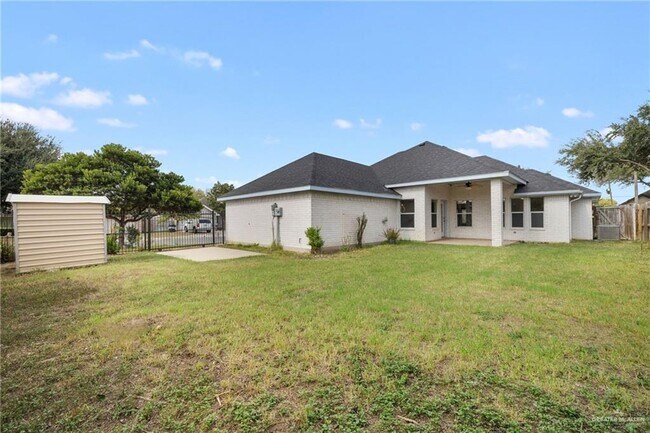 Building Photo - 22 E Beech St