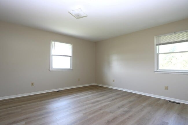 Building Photo - 30317 Marva Rd