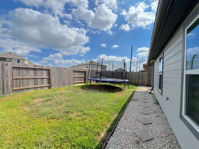 Building Photo - 7111 Escondido Dr