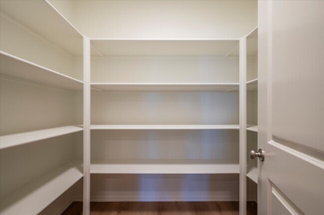 Building Photo - 761 Spyglass