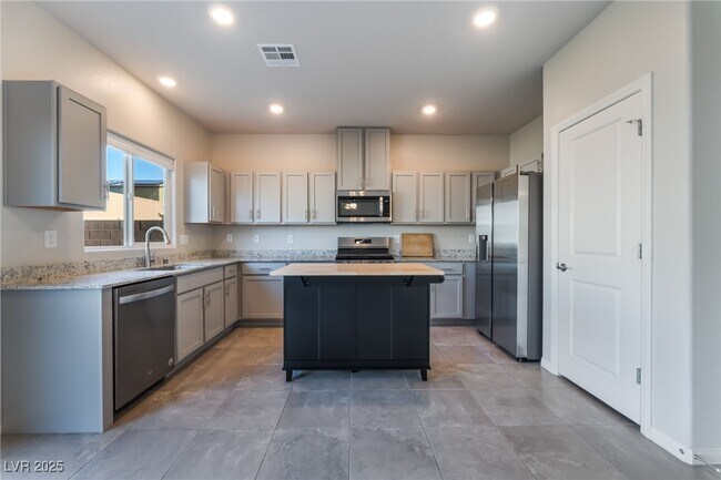 Building Photo - 7865 Rachelis St