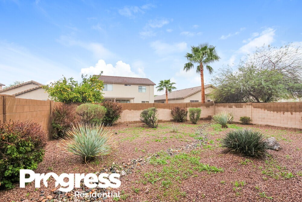 Building Photo - 13821 W Keim Dr