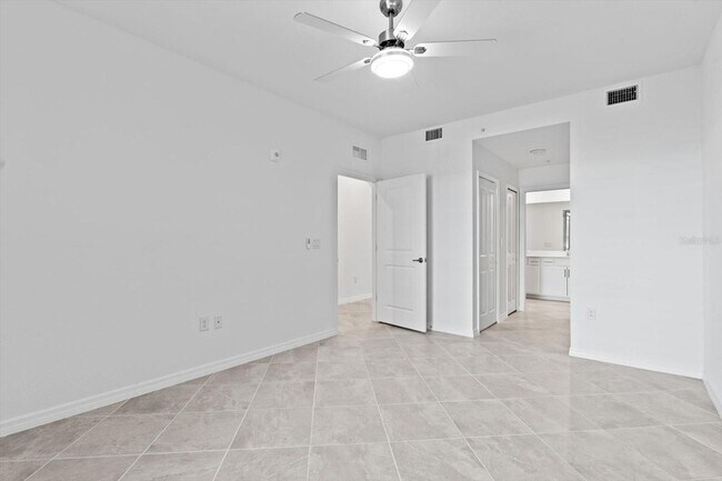 Building Photo - 12440 Wellen Golf St