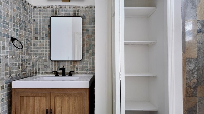 Building Photo - 1721 Fletcher St