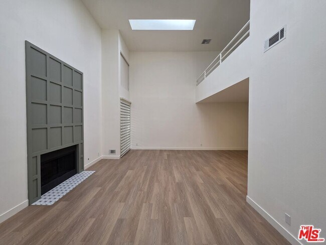 Building Photo - 1421 Greenfield Ave