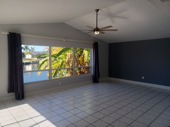 Building Photo - 4416 SW 24th Ave