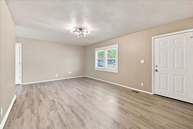 Building Photo - 3743 Breen Dr
