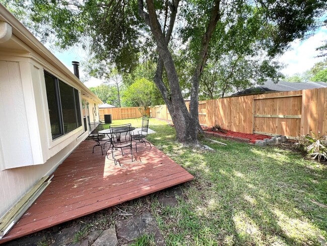Building Photo - 4007 Lotus Dr