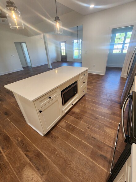 Building Photo - 526 Cottage Way