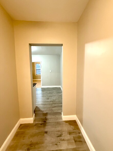 Building Photo - 9 Dorothy St