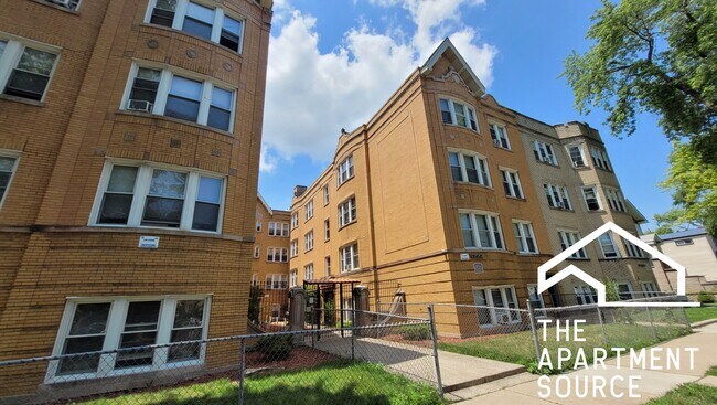 Building Photo - 834 N Massasoit Ave