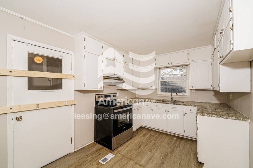 Building Photo - 1248 Forest St