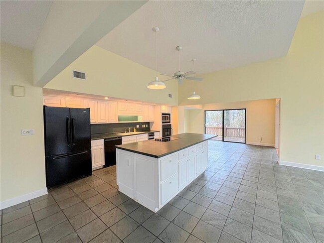 Building Photo - 2939 Rivercrest Dr