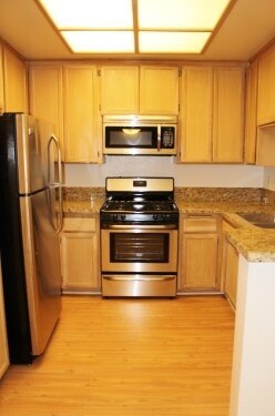 Interior Photo - 11660 Mayfield Ave
