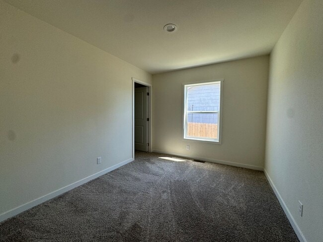 Building Photo - Brand New 3 bedroom House
