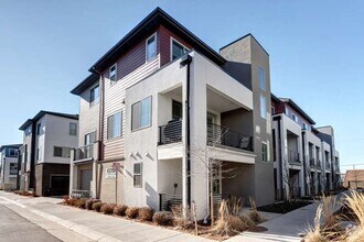 Building Photo - Evolve Real Estate: AVAILABLE 8/1/25! Stun...