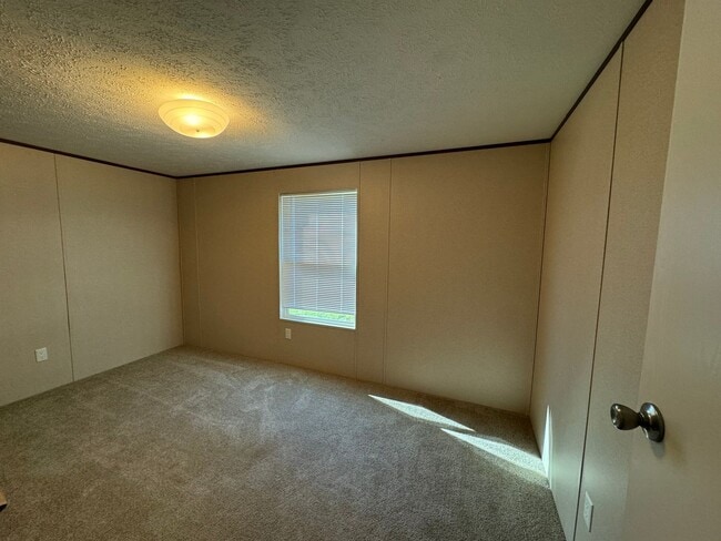 Building Photo - 2 Bedroom 2 Bathroom Mobile Home