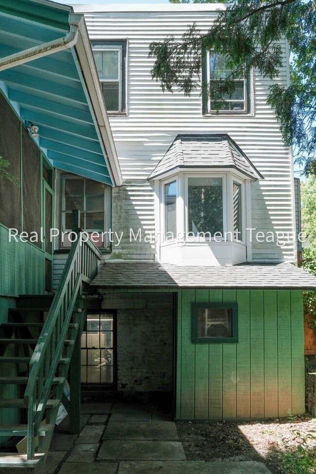 Building Photo - Beautiful Brownstone !