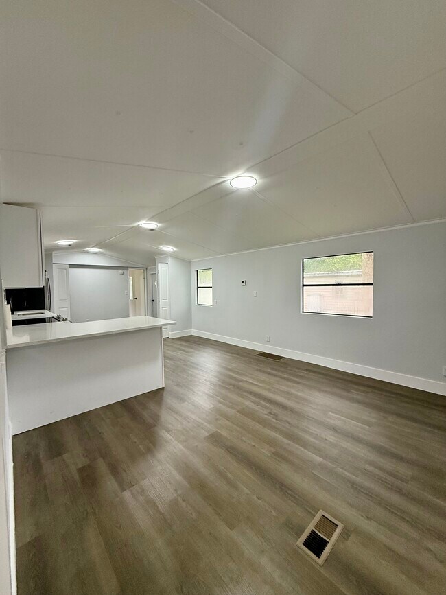 Building Photo - 516 De Resine Carre St