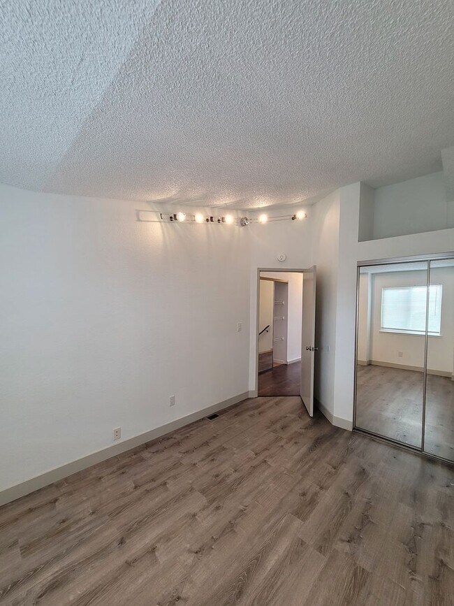 Building Photo - Charming 3-bedroom, 2.5-bathroom house with solar! HURRY! Special Offer Available!