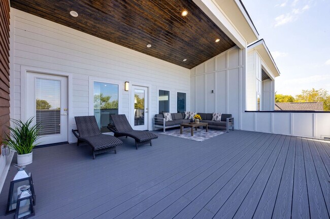 Building Photo - 521 Camden Dr