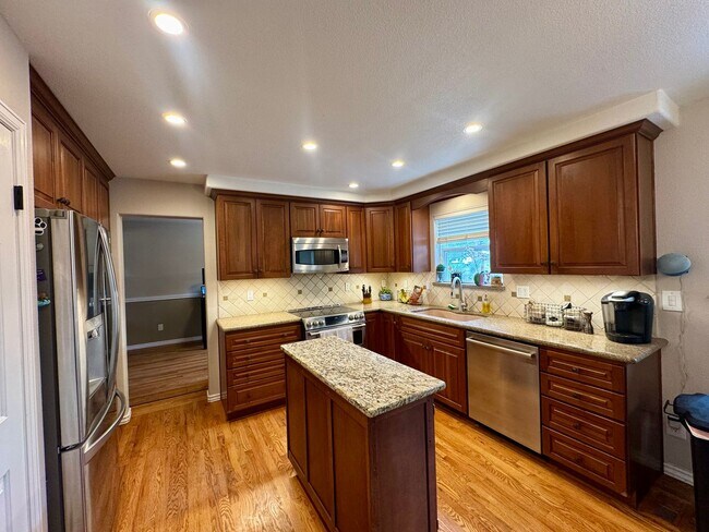 Building Photo - Beautiful home in Black Forest on 2.5 acres