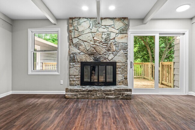 Building Photo - Charming Weatherly Woods Home with In-Law ...