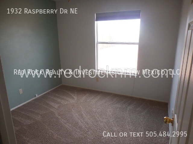 Building Photo - 1932 Raspberry Dr NE