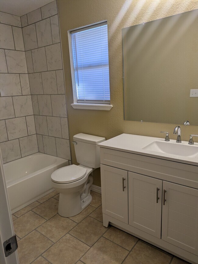 Building Photo - 132 Torreon Dr