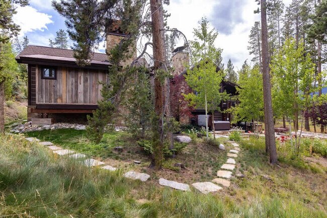 Building Photo - 195 Marks Ln