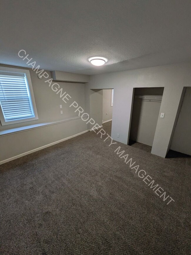 Building Photo - 3 Bedroom Home, conveniently located near UMKC!