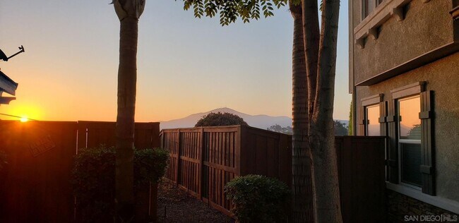 Building Photo - 425 S Meadowbrook Dr