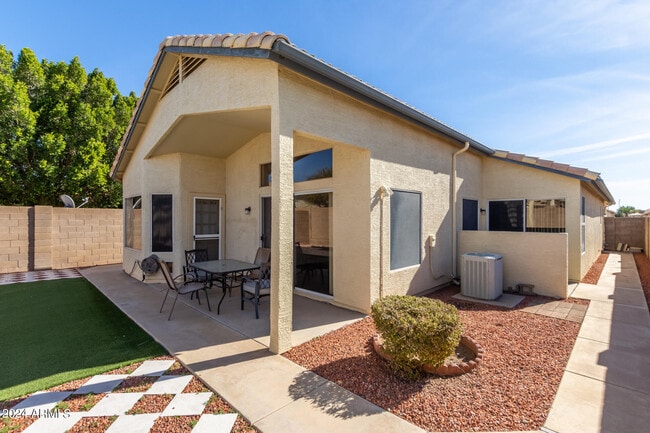 Building Photo - 10848 W Ventana Dr S